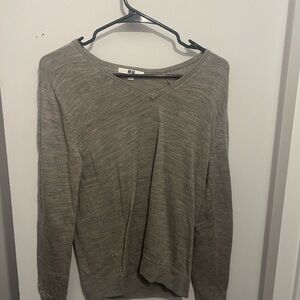 Uniqlo Gray V-Neck Sweater